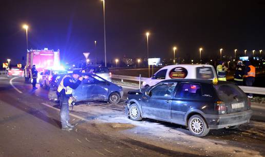 Više automobila sudarilo se na zagrebačkoj Aveniji Dubrovnik