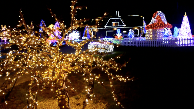 I ove godine ukrasi na kućama pričaju prelijepu božićnu priču