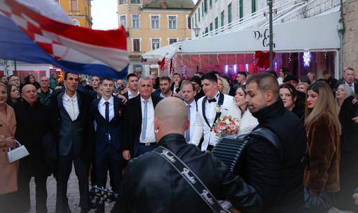 FOTO Ovako je izgledalo sinjsko vjen&ccaron;anje: Mlado&zcaron;enja Nediljko Bulj i mlada Pia su blistali...