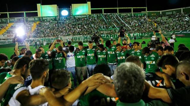 Players of Chapecoense soccer team that didn't travel to Colombia pay tribute to teammates with relatives at the Arena Conda stadium in Chapeco