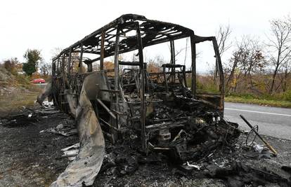 U eksploziji autobusa poginulo najmanje 10 ljudi: Netko im je podmetnuo bombu u bus?