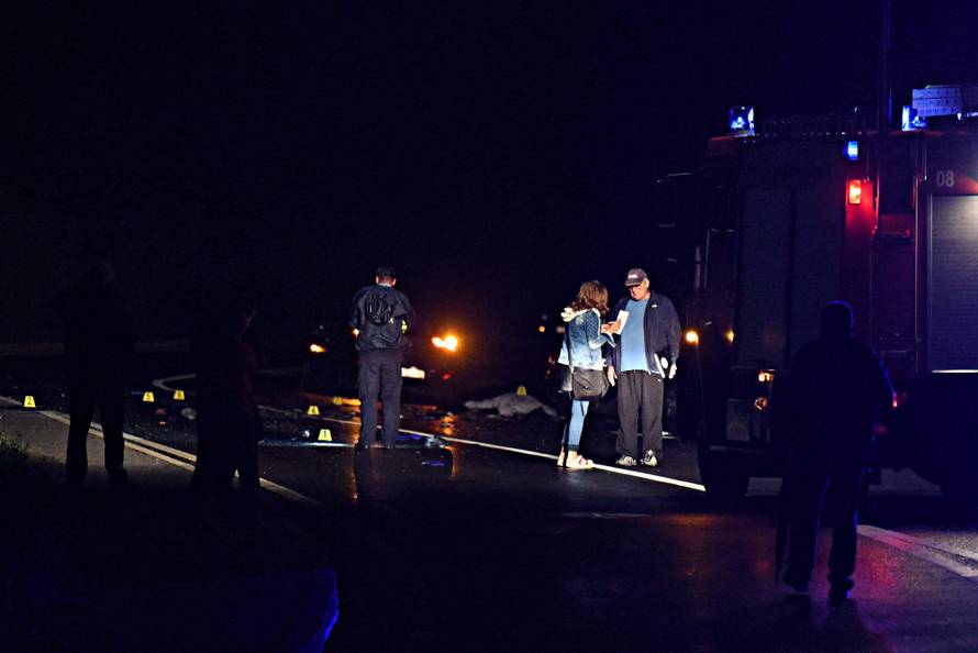 Nepropisno preticao pa izazvao nesreću: Troje ljudi je poginulo