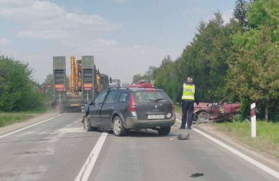 Užas blizu Petrinje: Frontalni sudar dva auta, ima ozlijeđenih