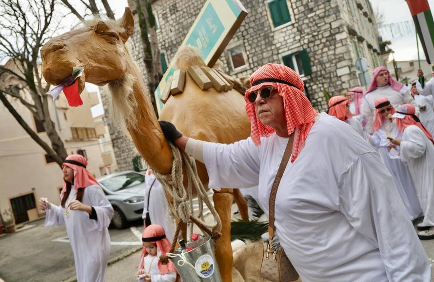 Kaštel Kambelovac: Održan Kambelovski krnjeval i zapaljen krnje “ Yugo”