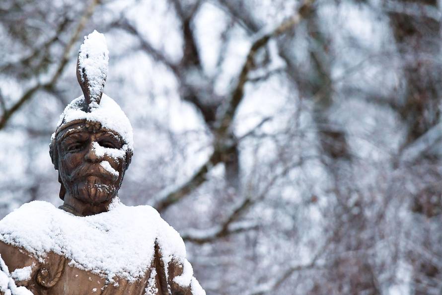 Hladno jutro u Čakovcu prekrivenom snijegom