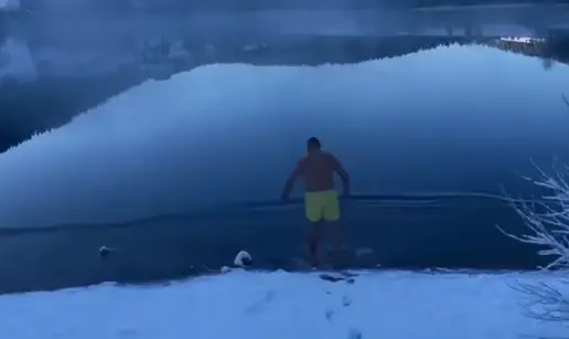 VIDEO  Ovo se zove hrabrosti! Ekipa iz Bugojna kupala se u jezeru na temperaturi od -15