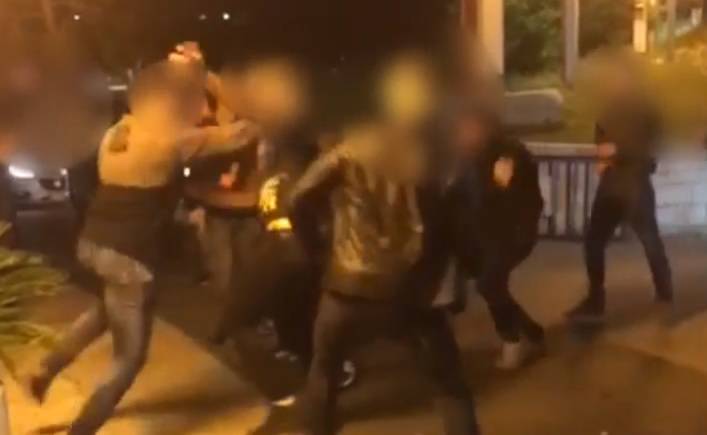 Šokantna snimka: Tučnjava mladića ispred kluba u Splitu