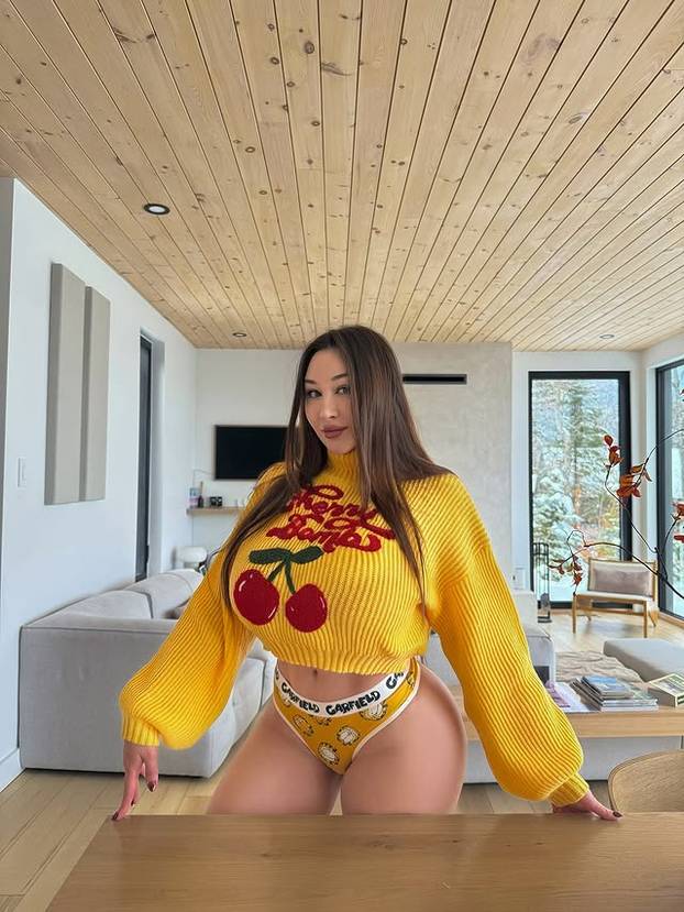 FOTO Ukrajinsku ljepoticu grudi su proslavile, a sada ih želi smanjiti: 'Svi bulje u mene'