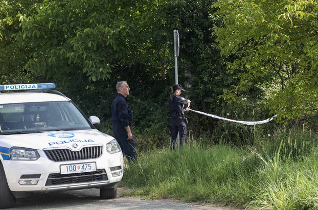 Sisak: Policija obavlja očevid na mjestu sinoćne pucnjave