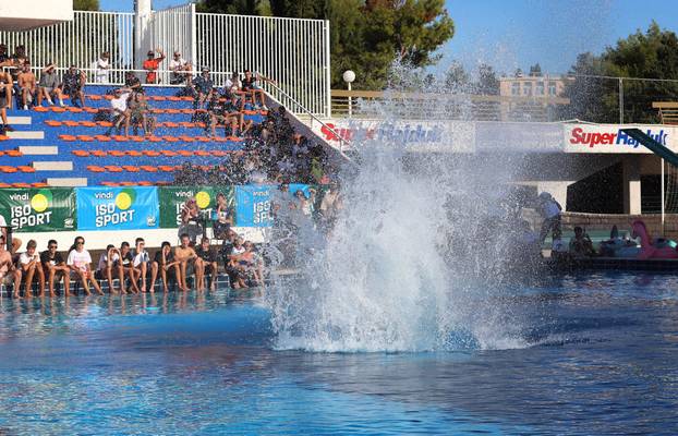 Split: Sportsko-humanitarno natjecanje "Najluđi skakač Hrvatske"