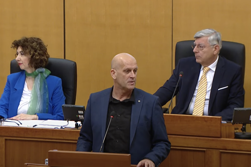 VIDEO Novi zastupnik iz redova DP-a održao osebujan govor: Ja sam Kukavica,  ali se ne bojim! | 24sata