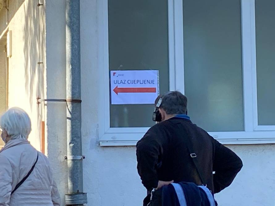 Redovi za cijepljenje u Zagrebu: 'Samo više da se cijepim, pa da napokon mogu mirna na plac'