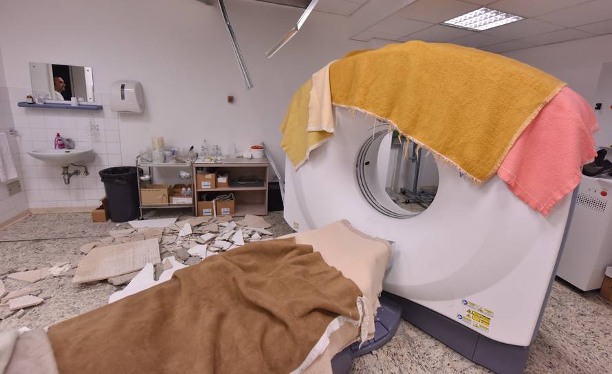 Komadi teški i do 3 kg: Urušila se žbuka u bolnici u Šibeniku