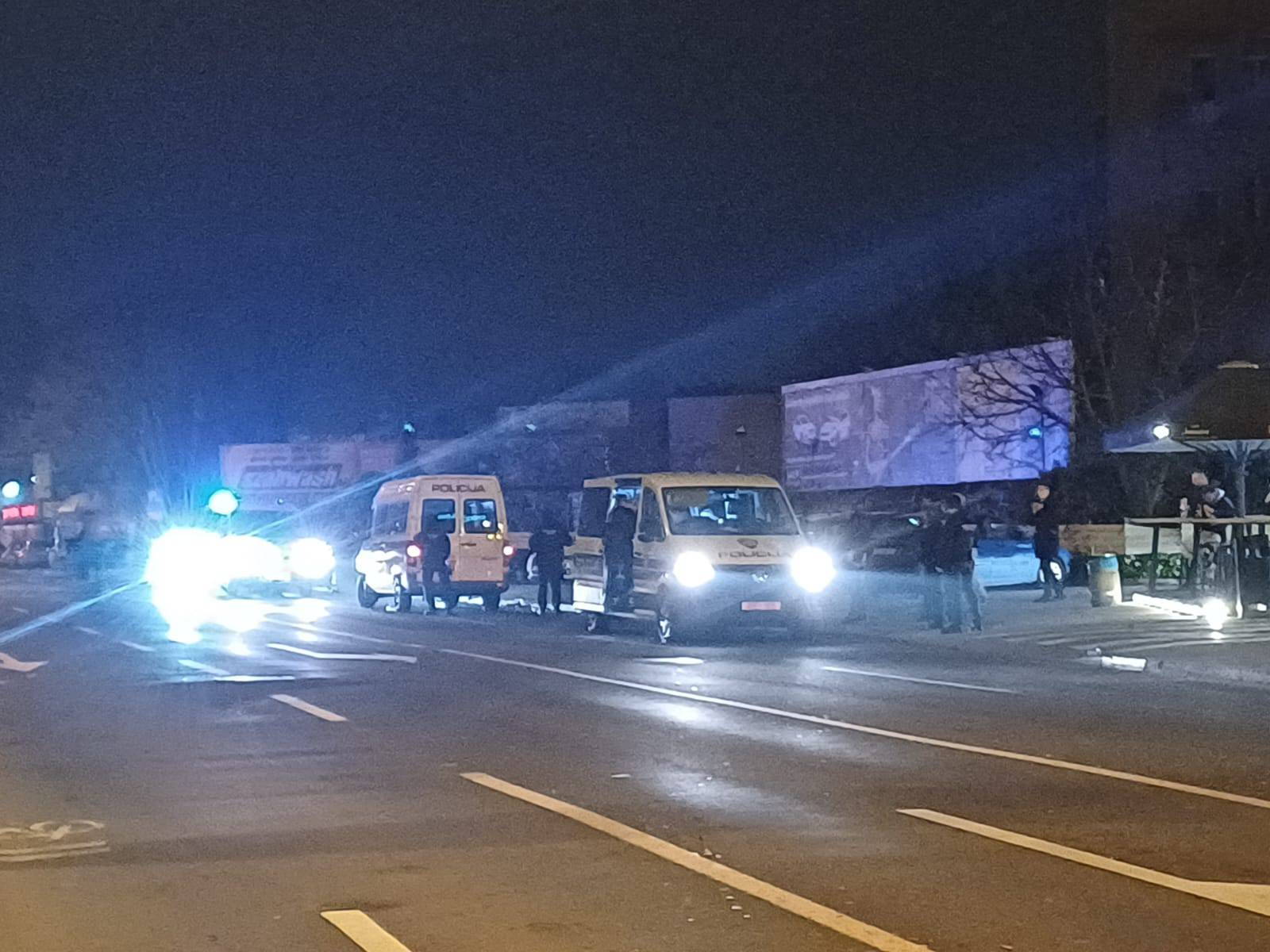 Uživo nakon sukoba navijača i policije u Zagrebu: Dio navijača završio na podu, dvojicu priveli