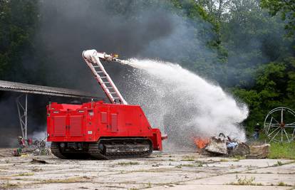 Robot je devet sati gasio požar u Osijeku i tako spasio zgradu