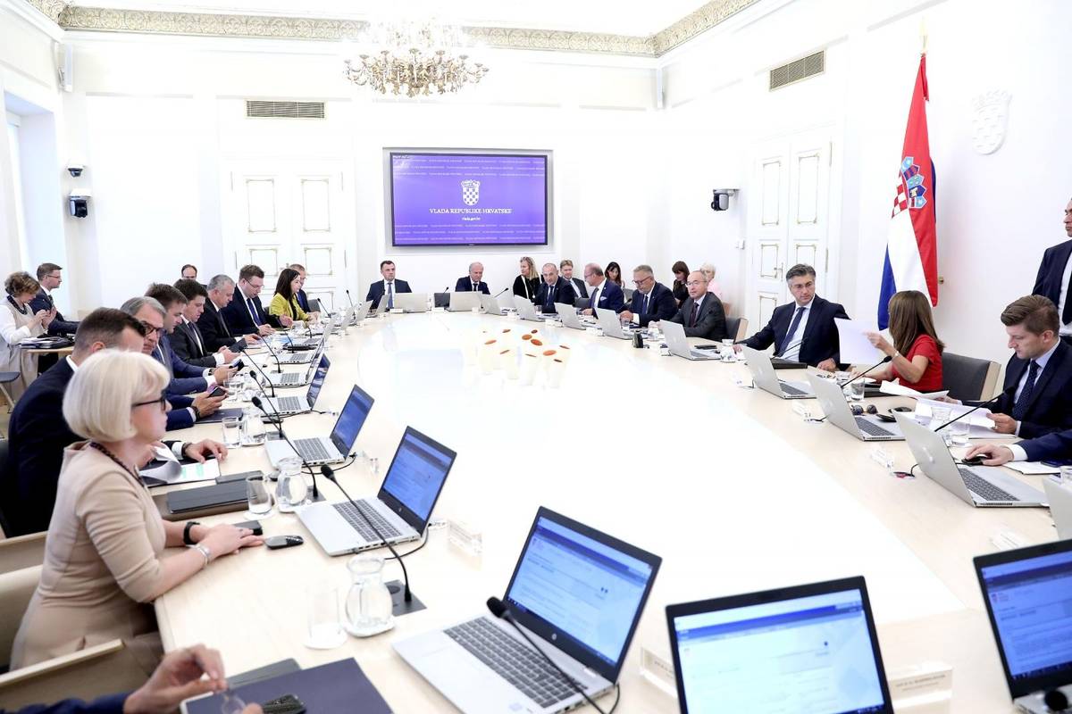 Pavić je sa sobom poveo osam svojih, Aladrović doveo vozača
