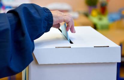 Republika Srpska: Problemi s otvaranjem dijela birališta zbog snijega i nestanka struje