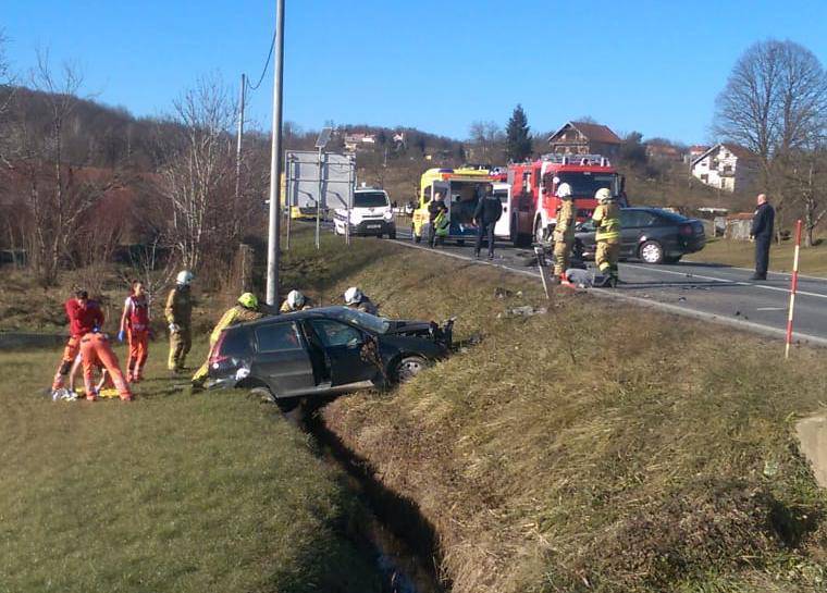 Kod Karlovca: auto je sletio s ceste, jedan čovjek je ozlijeđen