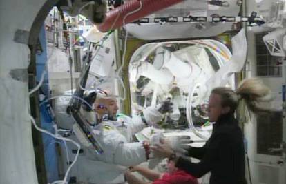 Prekinuli šetnju: Astronautu se kaciga počela puniti tekućinom