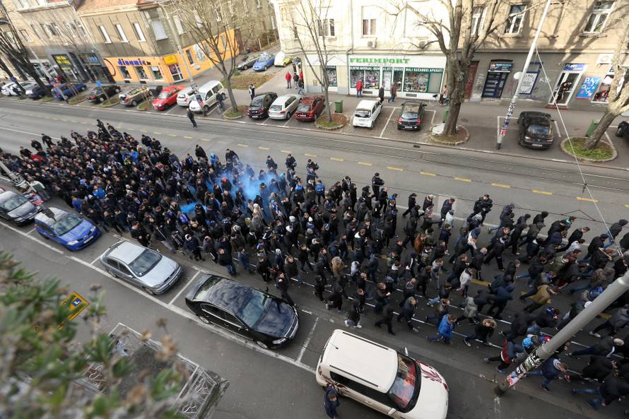 Zagreb: Korteo Bad Blue Boysa od Kvaternikovog trg do maksimirskog stadiona