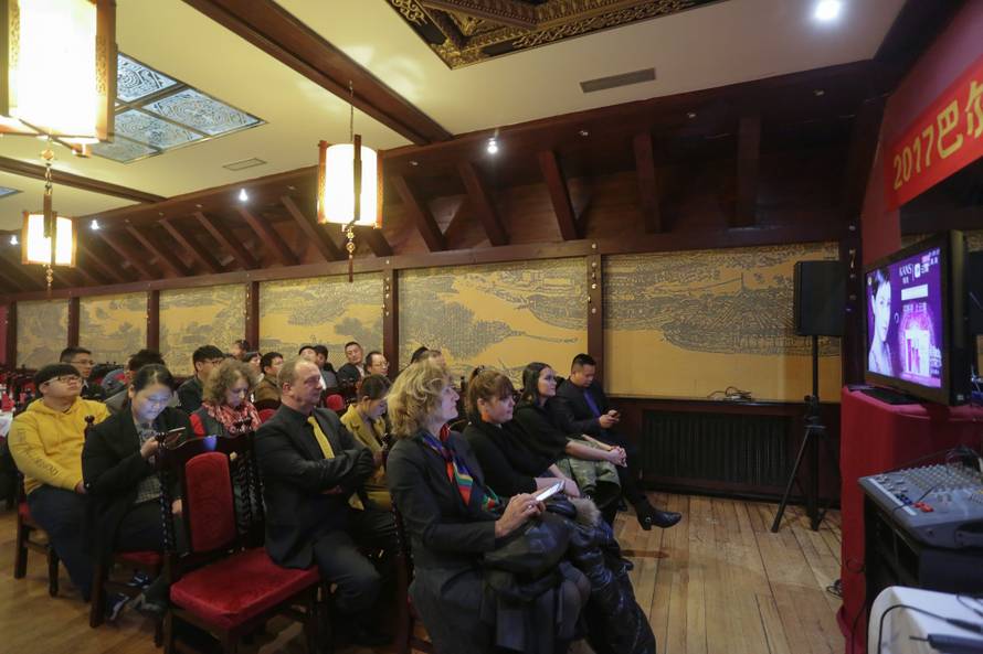 Kinezi su oduševljeno na TV-u gledali Lanu, Ćiru i Maksima