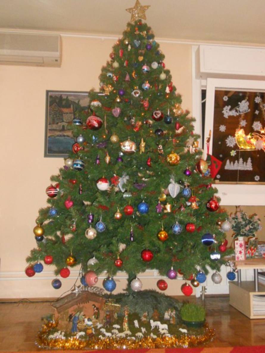 Šaljite fotografije božićnih jelki i osvojite vrijednu nagradu...