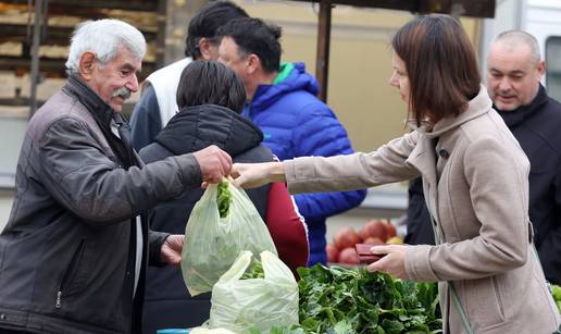 FOTO &Scaron;ibenska tr&zcaron;nica: Ponuda povr&cacute;a je idealna za prilog uz ru&ccaron;ak - od cikle do zelenog...
