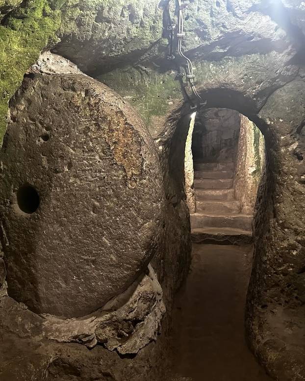 Derinkuyu je najveći podzemni grad svijeta, dubok 85 metara, a u njega stane 20.000 ljudi