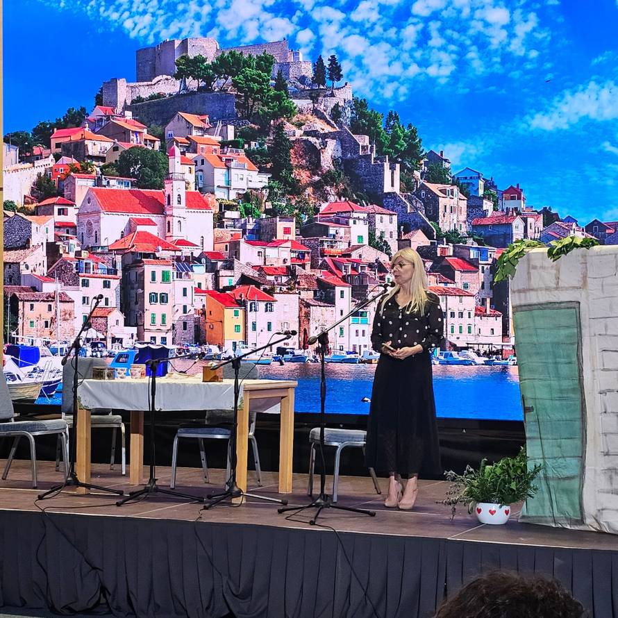 Učitelji iz regije u Vodicama, oni iz Srbije nam kažu: Ignorira nas vlast, veće plaće imaju u  C. Gori