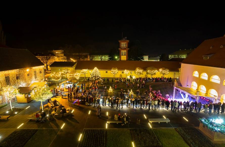 Advent u Slavoniji i Baranji: Bal lipicanaca, virtualne igre...