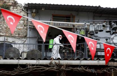 Turska uvela policijski sat: Ne smije se izaći iz kuće 48 sati