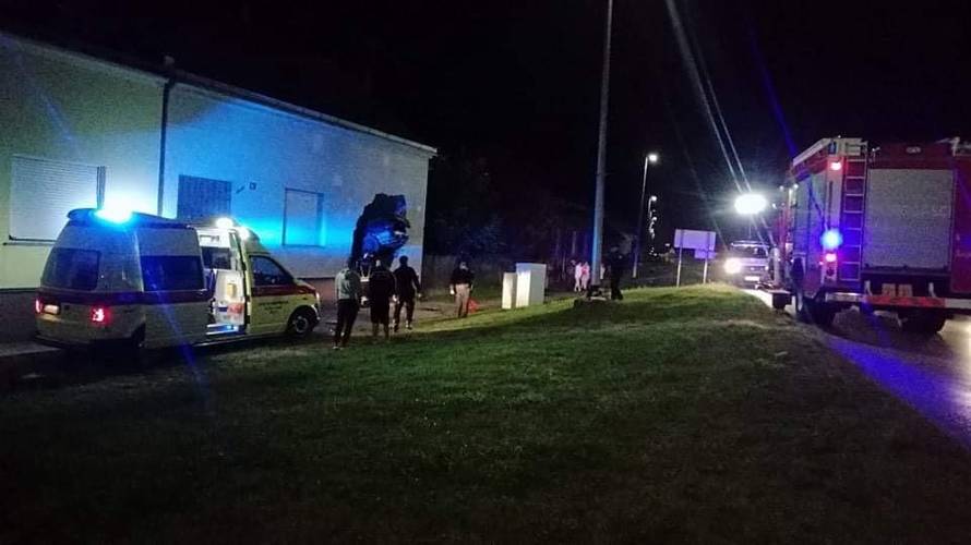 Detalji užasa u Novoj Gradiški: Projurio kraj znaka stop, probio je zid kuće i umro na mjestu...