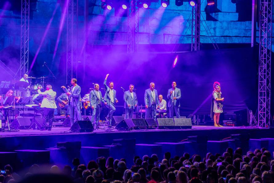 Pulska Arena u znaku najvećih klapskih hitova: Tomislav Bralić i Intrade proslavili 40 godina...