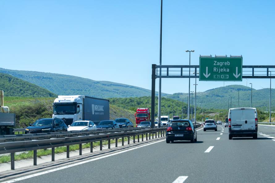 Gužva na A1 između Žute Lokve i Otočca, kolona oko 2 kilometra