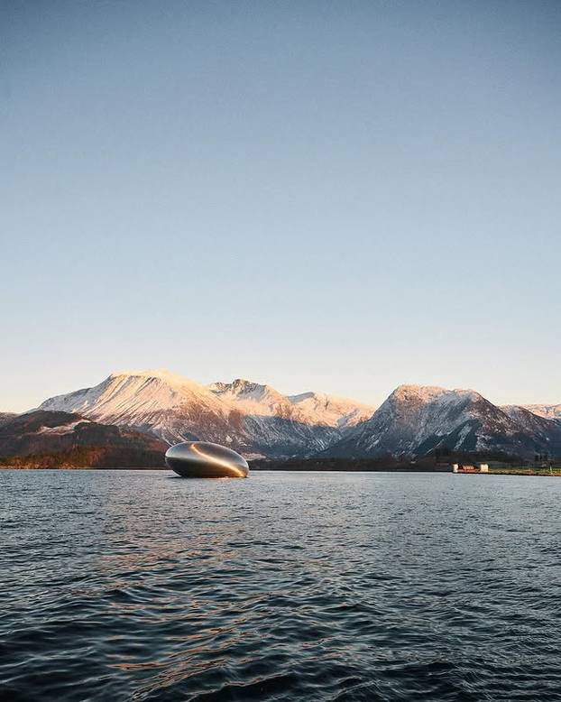 FOTO Spektakl na vodi: Biste li jeli u ovom futurističkom restoranu u norveškom fjordu?