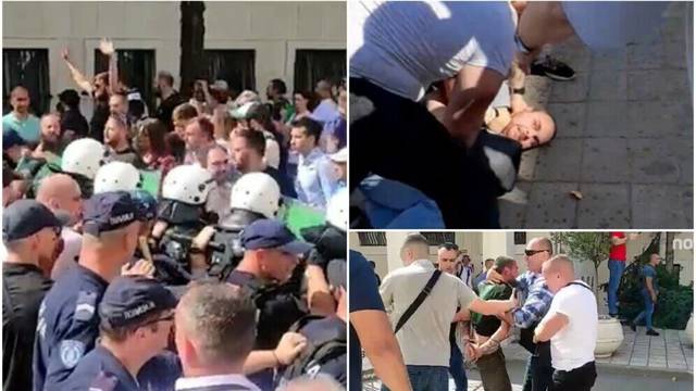 Novi Sad: Kaos na prosvjedu, htjeli pomaknuti ogradu pa su se potukli aktivisti i osiguranje
