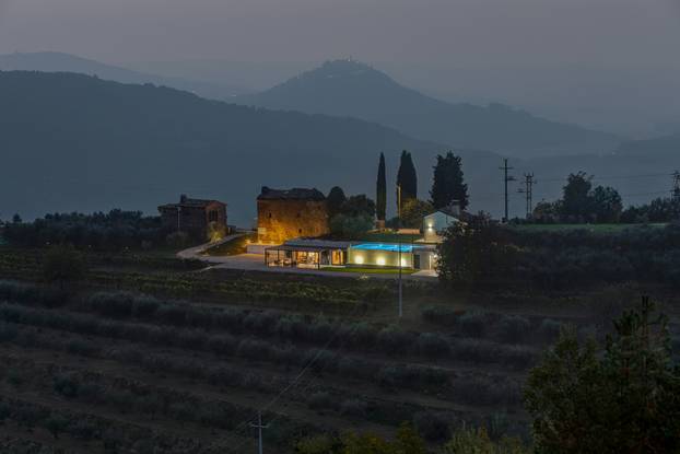 Ova istarska ljepotica među 1000 maslina ima pogled na jezero koji obara s nogu