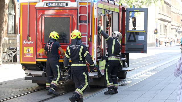 Zagreb: Intervencija vatrogasaca u zgradi Hrvatske pošte zbog lažne dojave