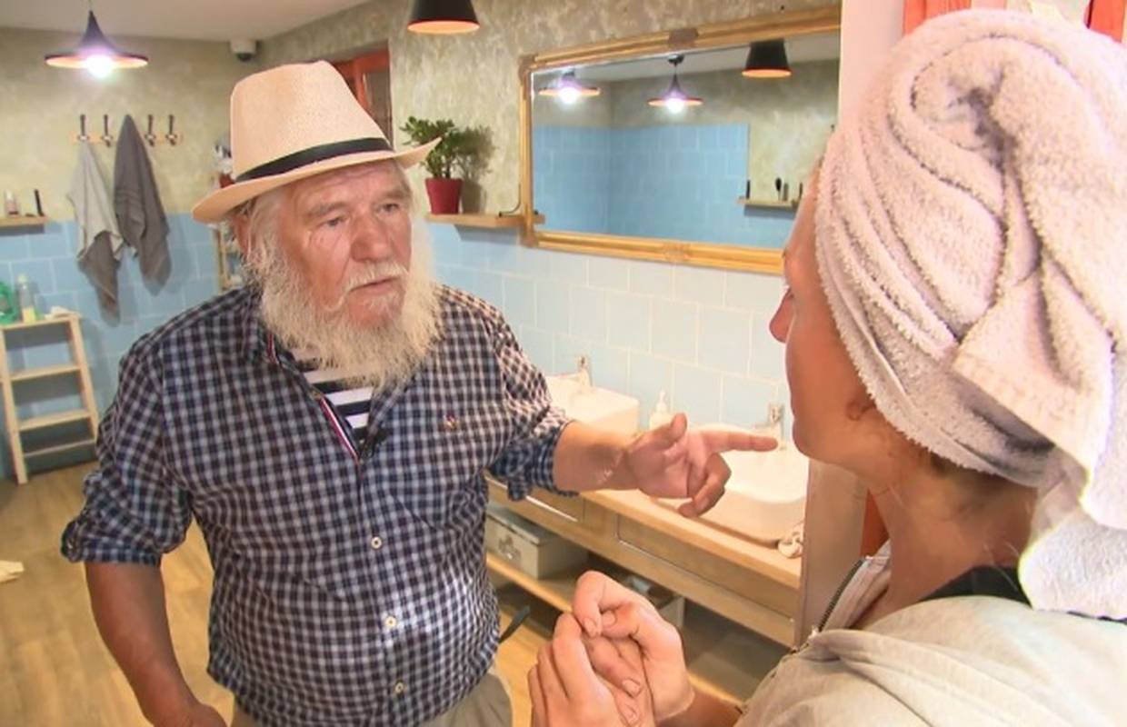 Mentor ljut na farmere: Gosti dolaze, a vi smrdite. Divljaci!