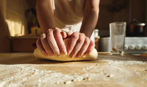 Napravite tijesto za pizzu sami: Klasično, s jogurtom ili s jajima