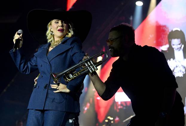 Zagreb:  Lepa Brena zapjevala s Aleksandrom Prijović