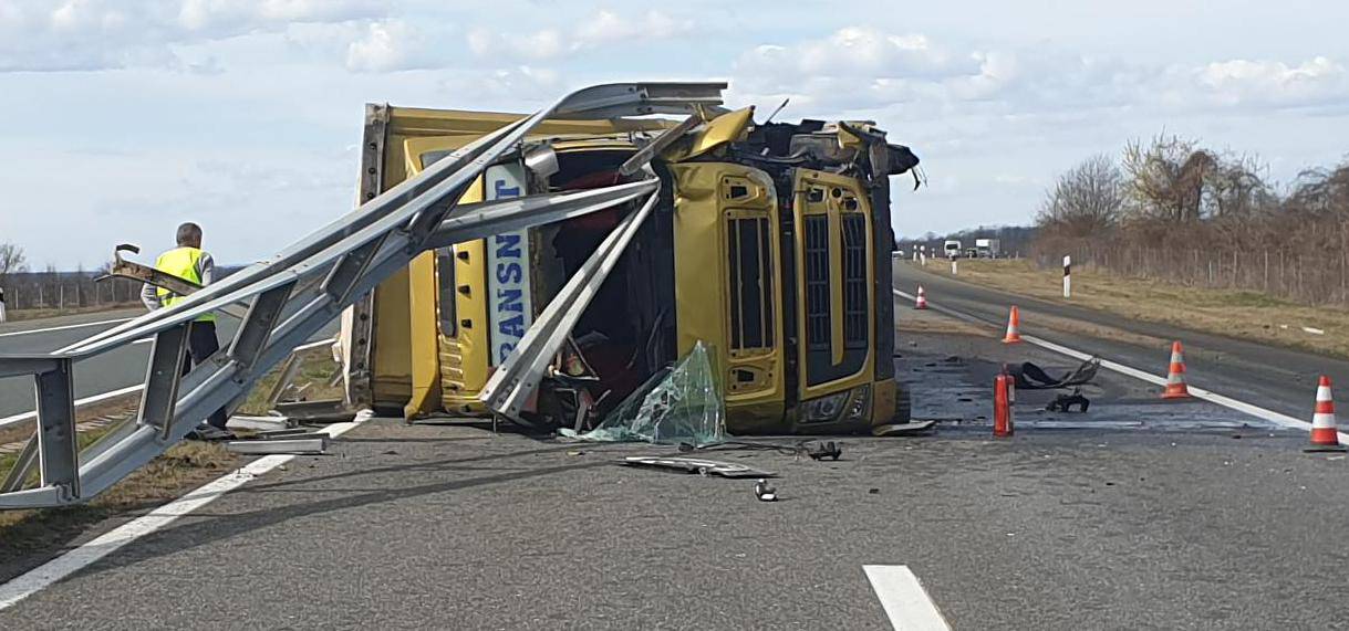 Snimka: Nova nesreća na A3! Ograda probila kabinu vozača