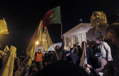 Veliki prosvjed redarstvenika u Lisabonu protiv manjih plaća