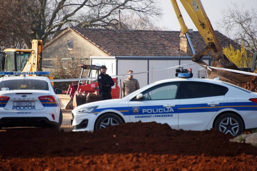 Troje mrtvih kod Pore?a