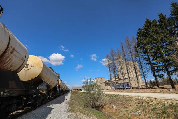 Gospi:ć Lokacija bivšeg industrijskog kompleksa PPK Velebit gdje se nalaze velike količine opasnog otpada