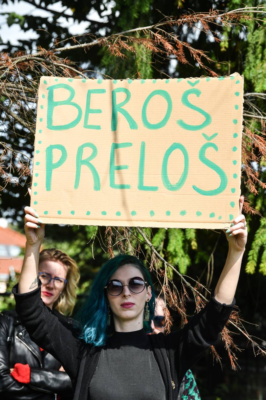 Zagreb: Inicijativa mladih liječnika Hrvatske organizirala prosvjed ispred Ministarstva zdravstva