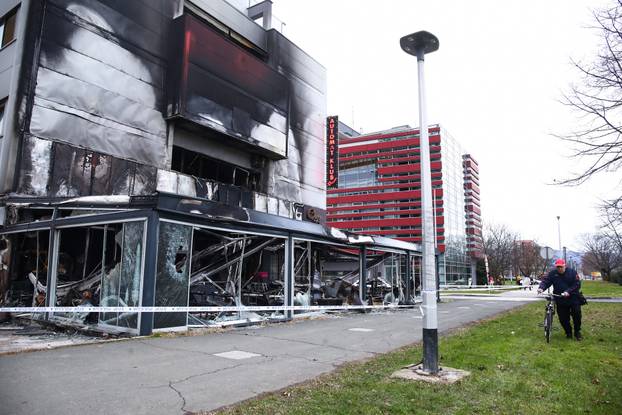 Zagreb: Noćas je u potpunosti izgorjela terasa kafića OMNI Experience Bar