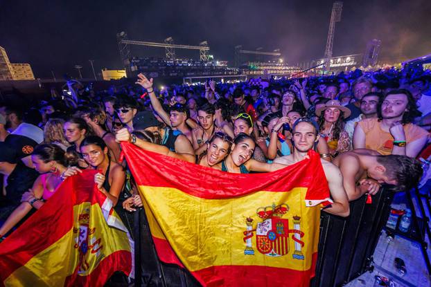 Split: Ultra Europe Festival, DJ Armin Van Buuren.