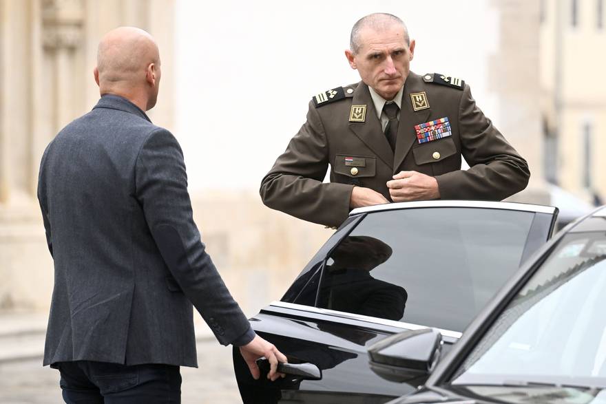 Zagreb: Dolazak na sjednicu Vije&cacute;a za nacionalnu sigurnost i Vije&cacute;a za obranu