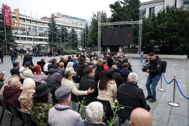 Komemoracija za Halida Bešlića u sarajevskom Narodnom pozorištu